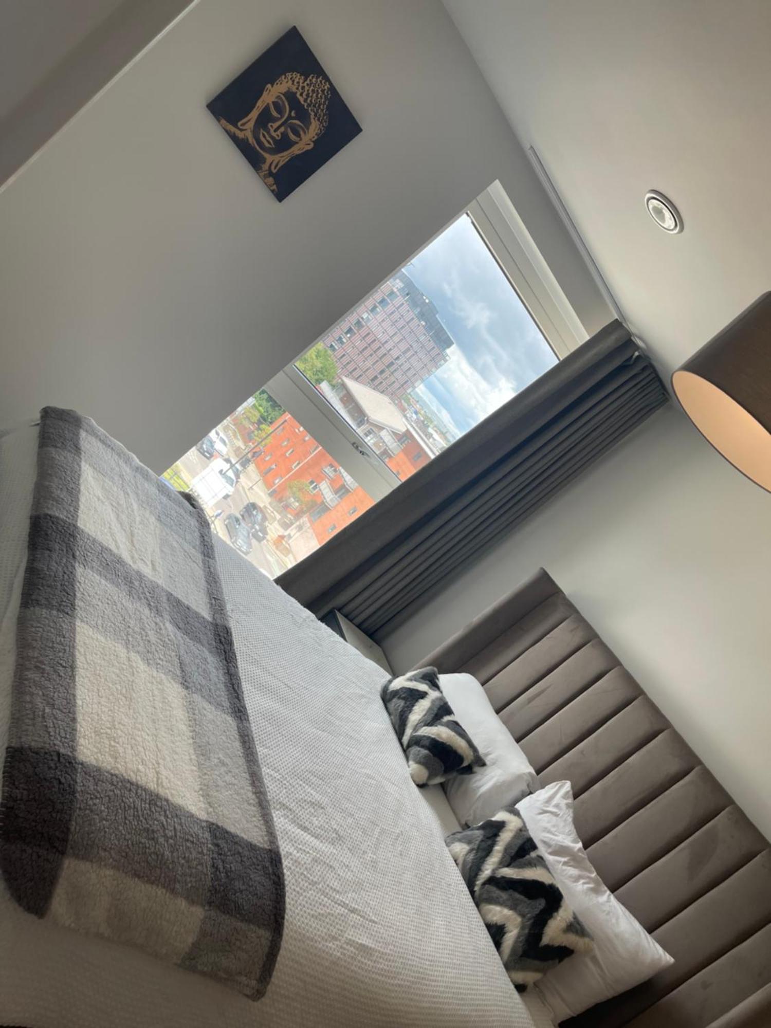 Modern 2 Bedroom City Centre Apartment W Balcony Манчестер Экстерьер фото